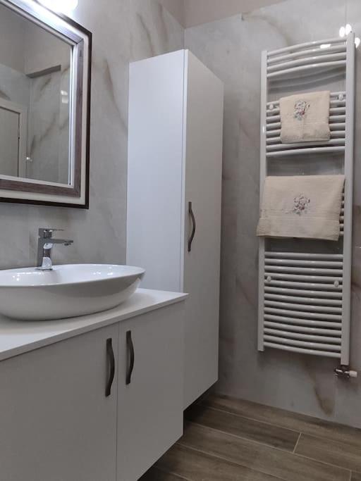 دروسيا Ebony And Ivory Suites المظهر الخارجي الصورة